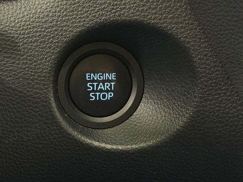 Used 2025 Toyota Corolla Cross XLE FWD image 15