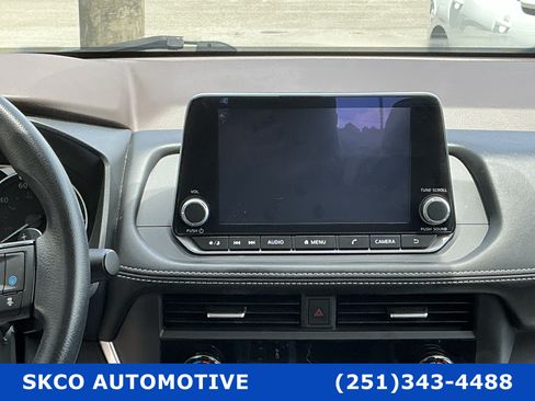 Used 2023 Nissan Rogue SV AWD/4WD image 16