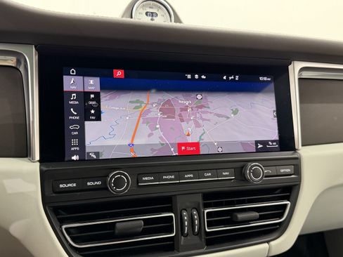 Certified 2021 Porsche Macan Turbo AWD/4WD image 44