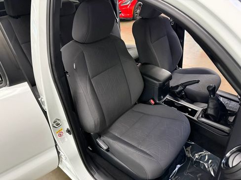 Used 2018 Toyota Tacoma TRD Off-Road w/ Technology Package image 13