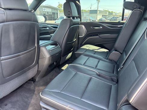 Used 2023 Cadillac Escalade ESV Sport w/ LPO, ONYX Package AWD/4WD image 6