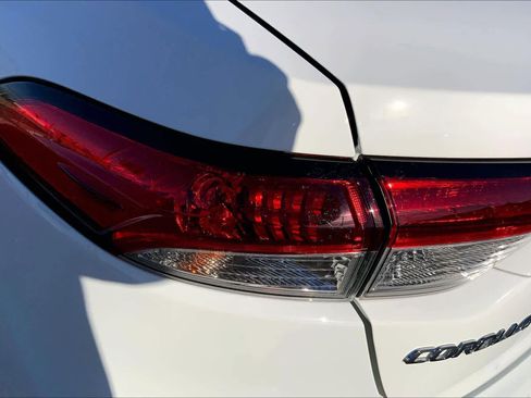 Used 2025 Toyota Corolla LE image 26