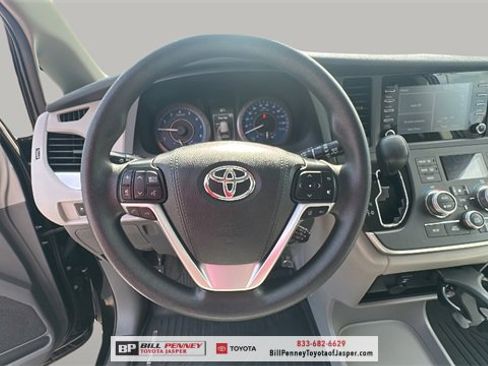 Used 2020 Toyota Sienna L image 16
