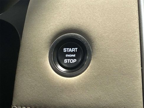 Used 2023 Land Rover Discovery Sport SE image 25