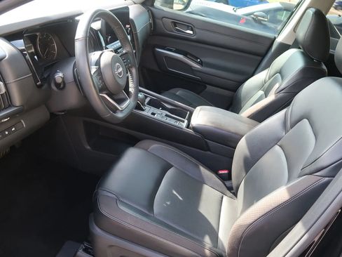 Used 2022 Nissan Pathfinder SL w/ SL Premium Package FWD image 15