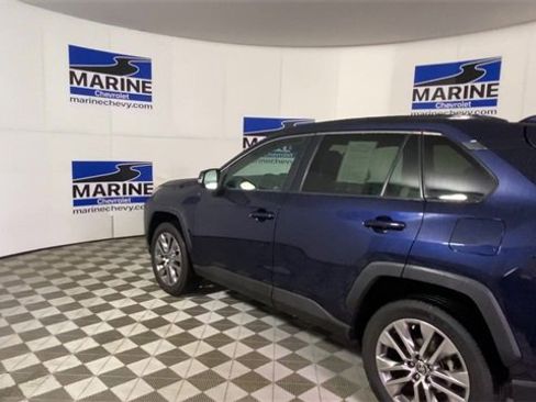 Used 2022 Toyota RAV4 XLE Premium image 8