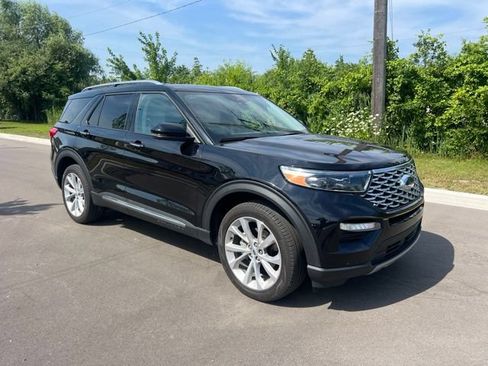 Used 2023 Ford Explorer Platinum w/ Technology Package AWD/4WD image 3