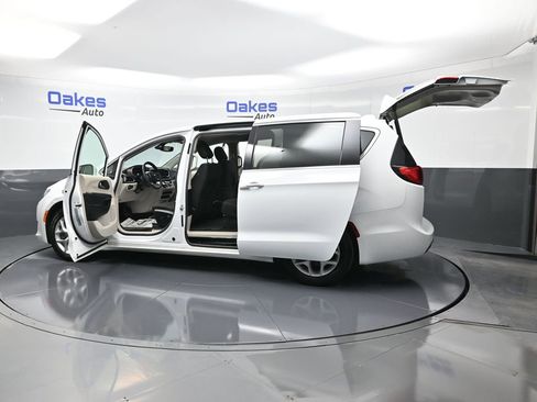 Used 2018 Chrysler Pacifica Touring Plus w/ Tire & Wheel Group image 55