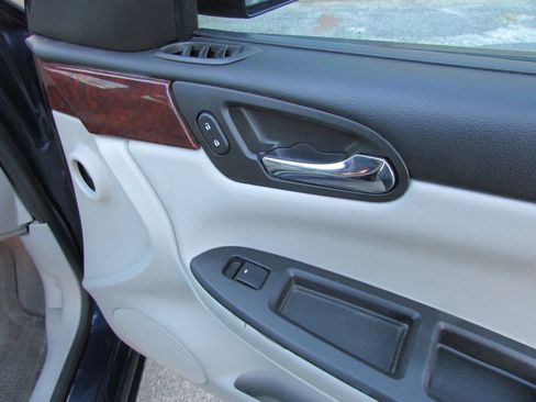 Used 2008 Chevrolet Impala LS FWD image 16