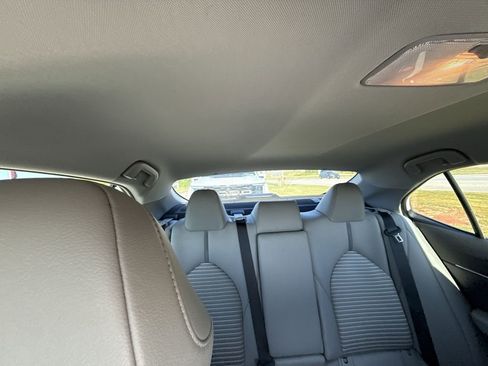 Used 2019 Toyota Camry SE FWD image 11
