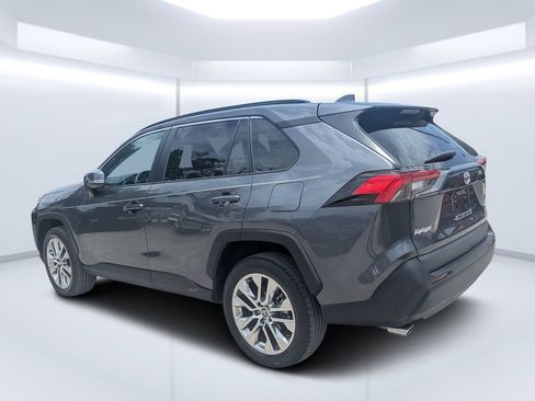 Used 2021 Toyota RAV4 XLE Premium FWD image 5