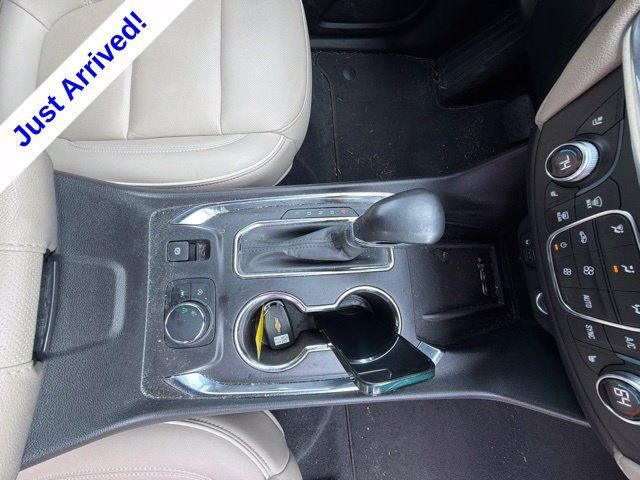 Used 2023 Chevrolet Traverse Premier FWD image 29