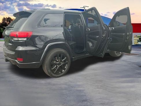 Used 2020 Jeep Grand Cherokee Altitude AWD/4WD image 34