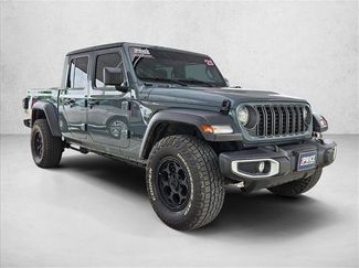 Used 2025 Jeep Gladiator Sport AWD/4WD video 3