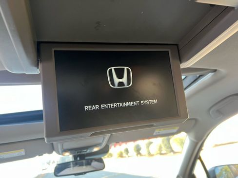 Used 2017 Honda Pilot Elite image 16