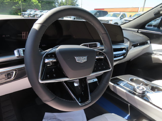 Certified 2024 Cadillac Lyriq Luxury AWD/4WD image 16