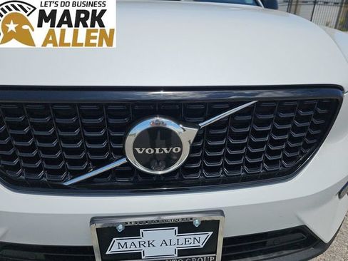 Used 2023 Volvo XC40 B4 Ultimate FWD image 31