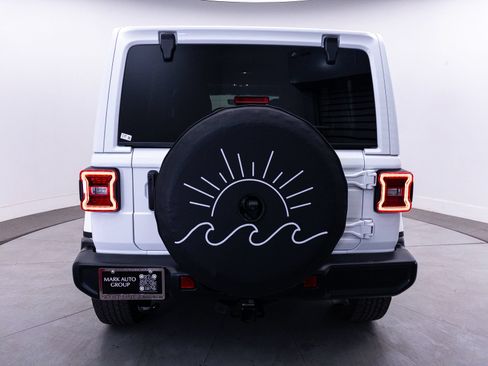 Used 2021 Jeep Wrangler Unlimited Sahara AWD/4WD image 18