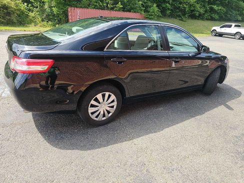 Used 2010 Toyota Camry LE FWD image 8