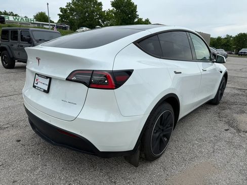 Used 2021 Tesla Model Y Long Range AWD/4WD image 2