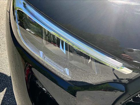 Used 2025 Mercedes-Benz GLC 300 4MATIC image 15