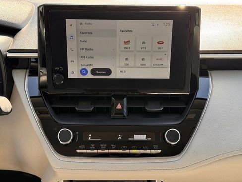 Used 2024 Toyota Corolla Cross L image 21