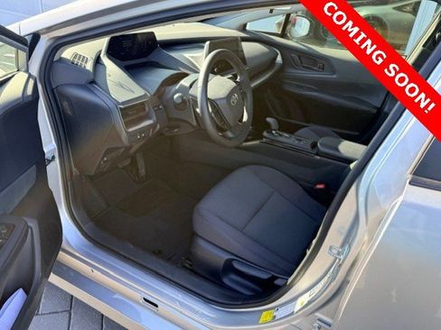 Used 2025 Toyota Prius LE image 4