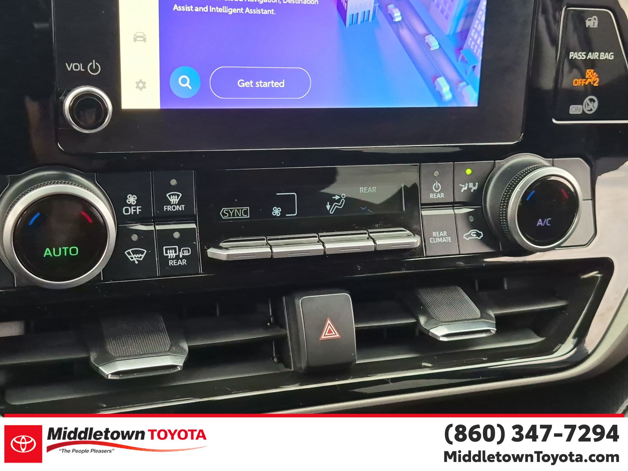 Used 2023 Toyota Highlander LE AWD/4WD image 25