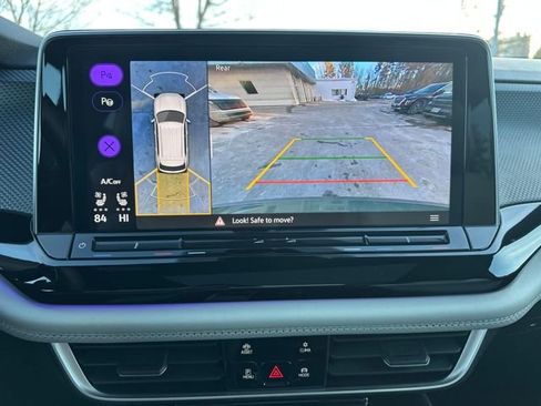 Used 2025 Volkswagen Atlas Cross Sport SEL Premium R-Line image 17