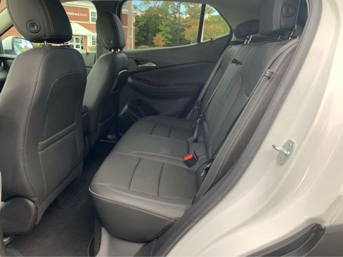 Used 2022 Buick Encore GX Essence image 24