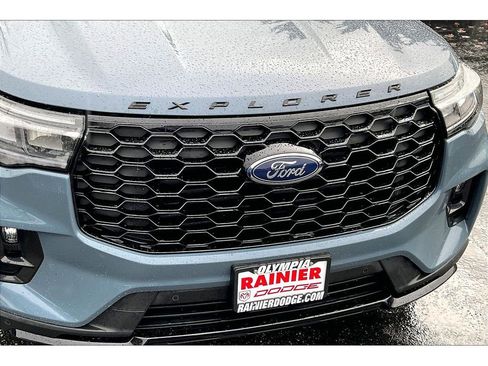 Used 2025 Ford Explorer ST-Line image 31