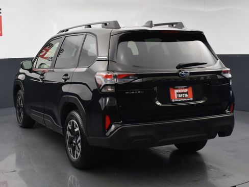Used 2025 Subaru Forester Premium AWD/4WD image 3
