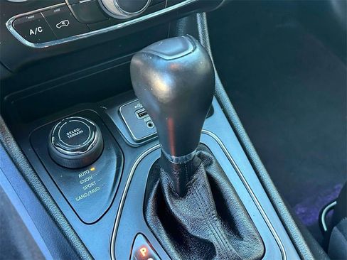 Used 2022 Jeep Cherokee Latitude w/ Trailer Tow Group image 30