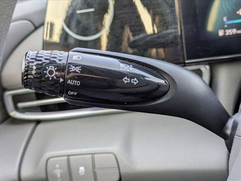Used 2024 Hyundai Elantra SEL FWD image 7