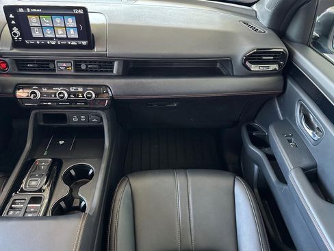 Used 2025 Honda Pilot TrailSport image 28