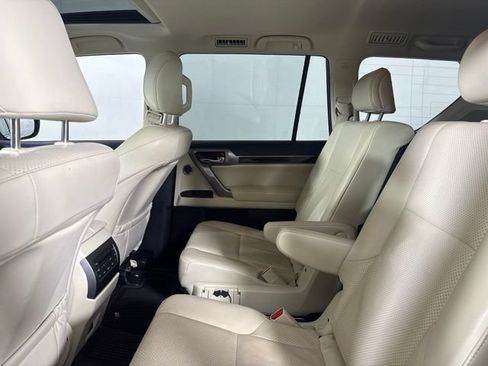 Used 2022 Lexus GX 460 Luxury w/ Sport Design Package AWD/4WD image 21