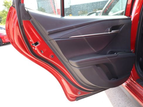 Used 2026 Toyota Camry Hybrid FWD image 18