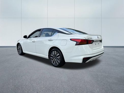 Used 2025 Nissan Altima 2.5 SV FWD image 7
