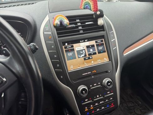 Used 2017 Lincoln MKC Reserve image 11