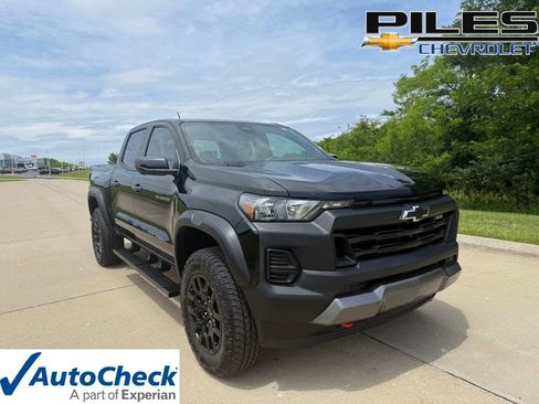 Used 2024 Chevrolet Colorado Trail Boss w/ Technology Package AWD/4WD image 1