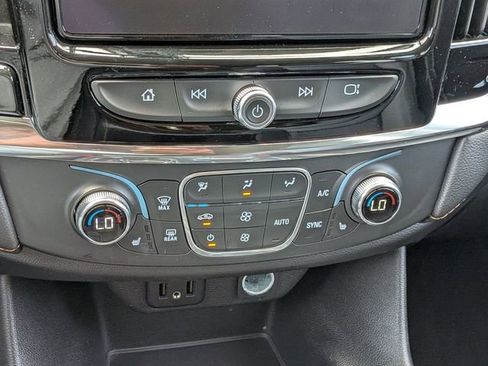 Used 2020 Chevrolet Traverse LT FWD image 25
