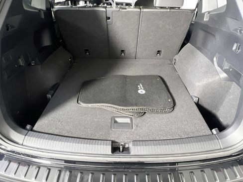 Used 2023 Volkswagen Tiguan SE R-Line image 25