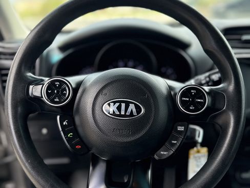 Used 2018 Kia Soul + FWD image 21