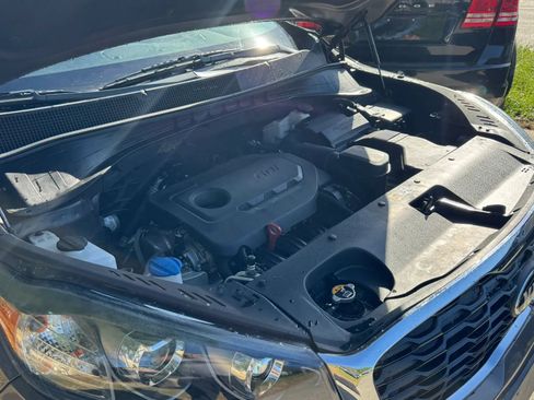 Used 2019 Kia Sorento FWD image 12