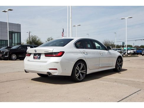 Used 2024 BMW 330i xDrive Sedan w/ Premium Package image 6