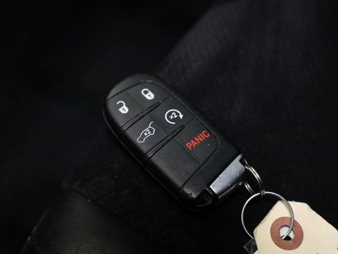 Used 2015 Jeep Grand Cherokee Altitude image 29