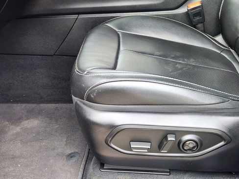 Used 2024 Jeep Grand Cherokee L Limited w/ Luxury Tech Group II image 8