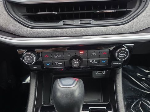 Used 2022 Jeep Compass Latitude w/ Convenience Group AWD/4WD image 22