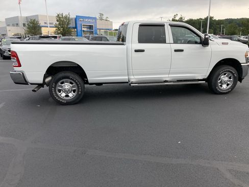 Used 2023 RAM 2500 Tradesman w/ Chrome Appearance Group AWD/4WD image 8