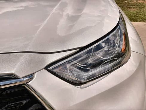 Used 2023 Toyota Highlander Limited FWD image 24